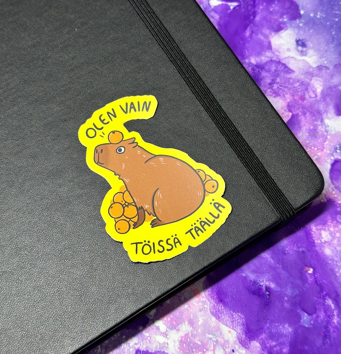 Olen vain töissä täällä - Säänkestävä tarra