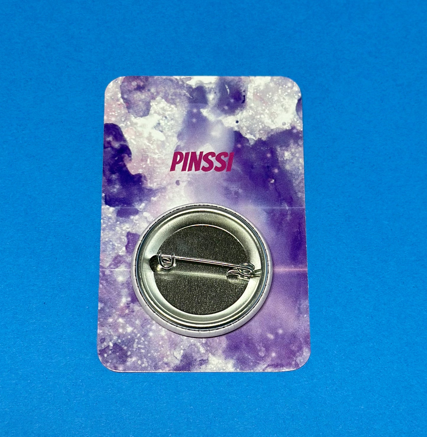 Katson ja tuomitsen - Pinssi