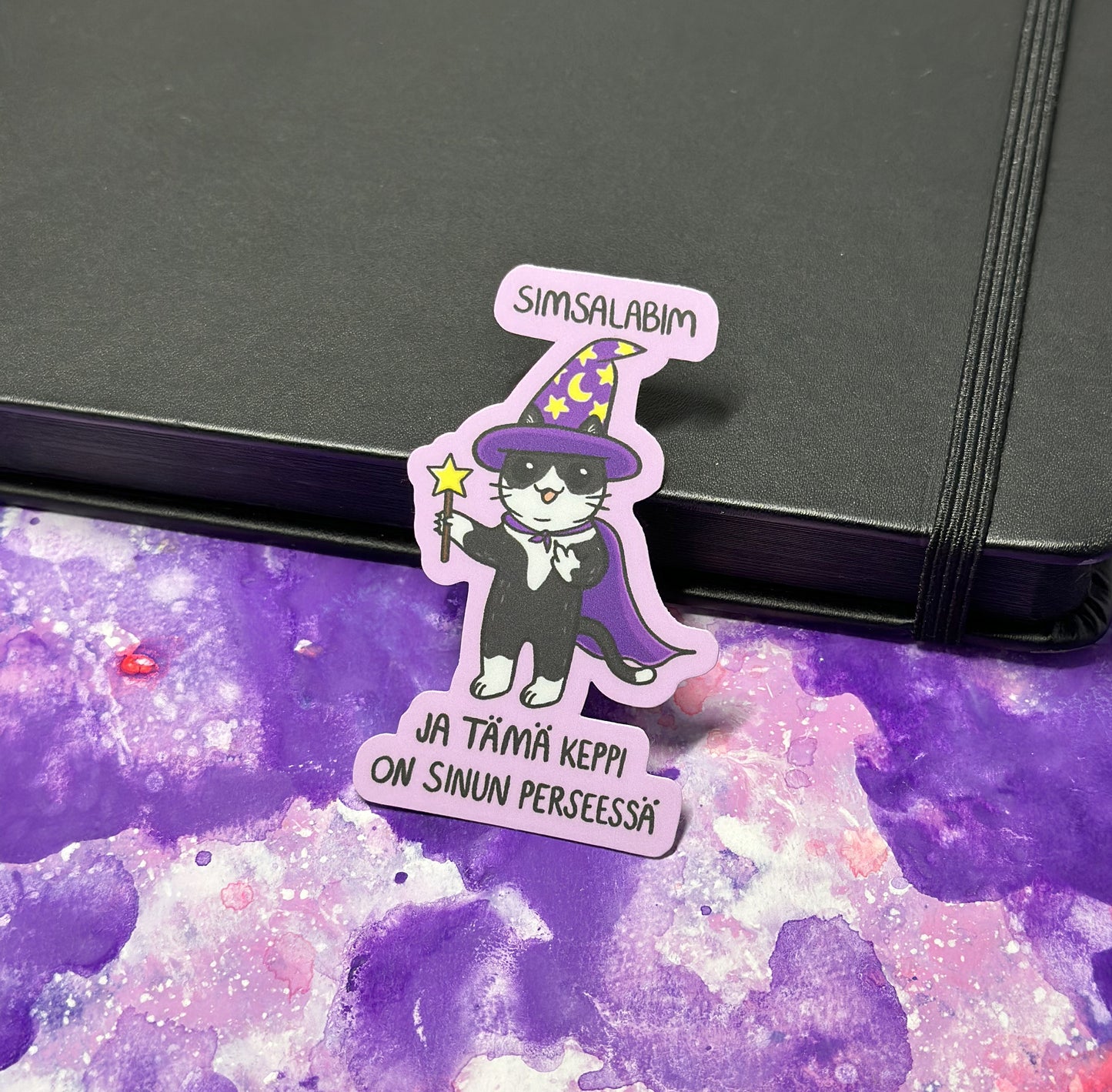 Simsalabim ja tämä keppi on sinun perseessä - Säänkestävä tarra